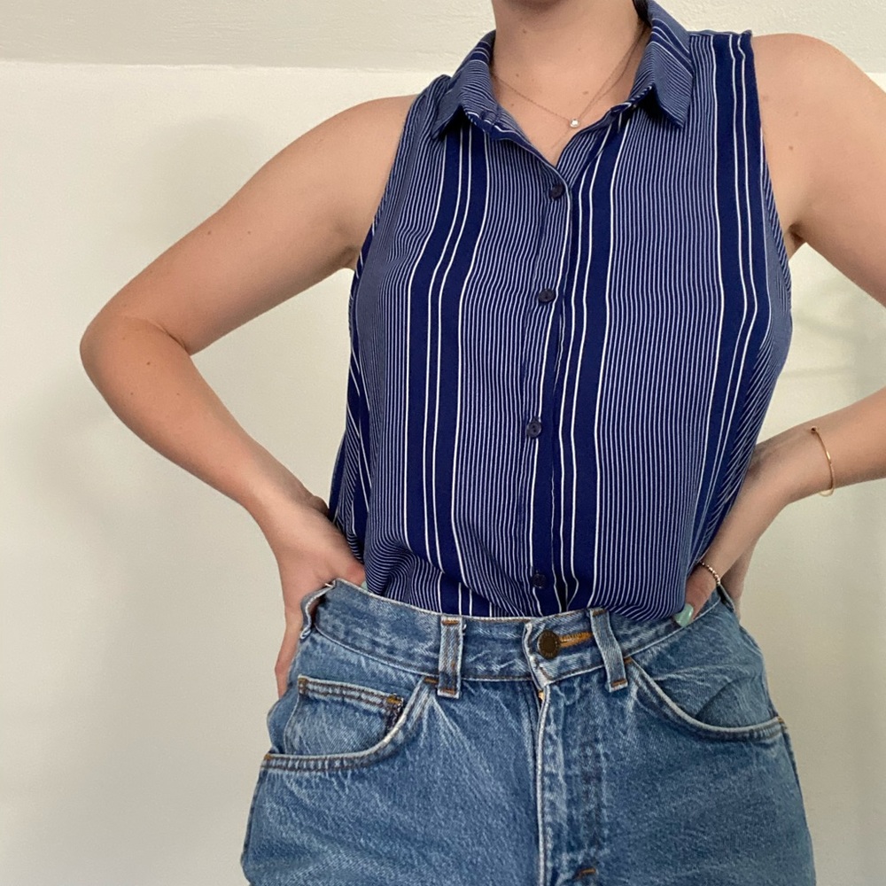 Light Collared Blouse - Picture 5 of 9